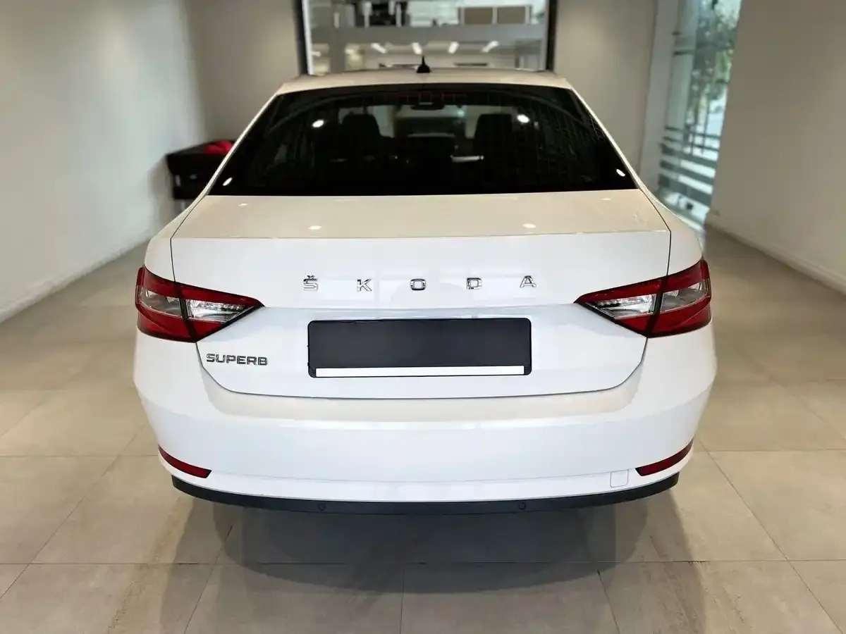 Skoda Superb Combi — фото 1