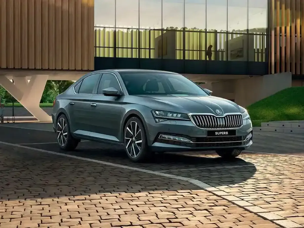Skoda Superb Combi — фото 10