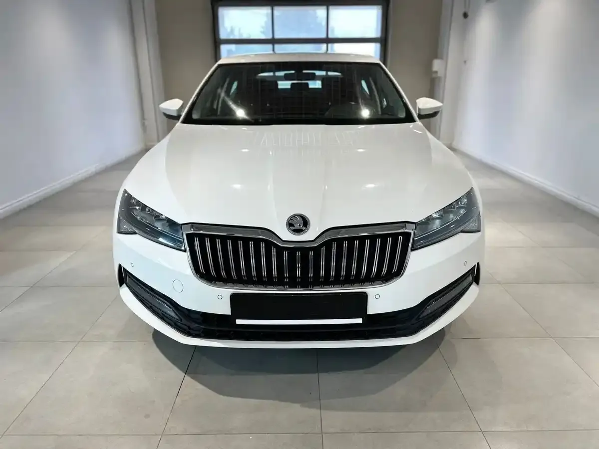 Skoda Superb Combi — фото 2