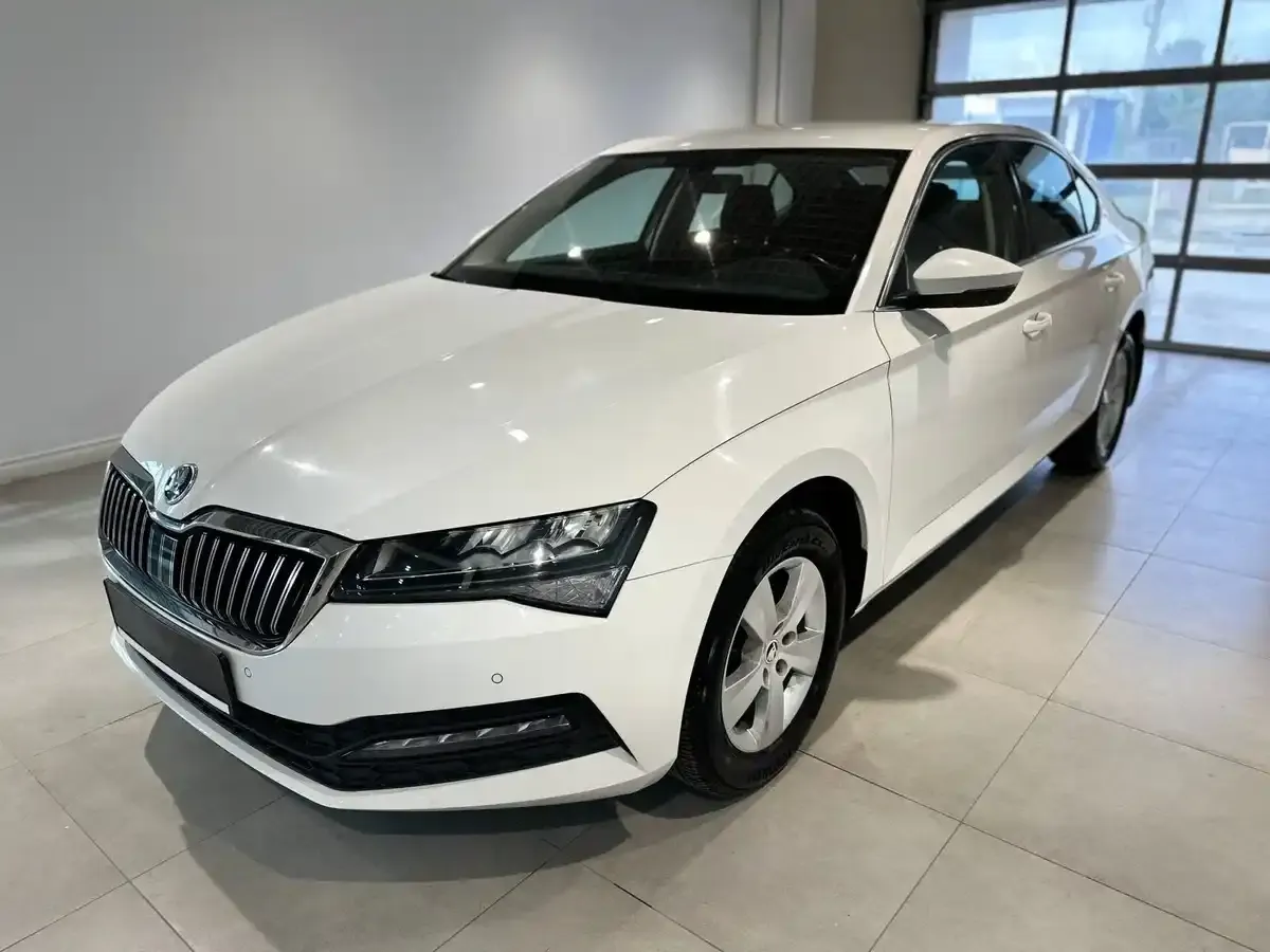 Skoda Superb Combi — фото 4