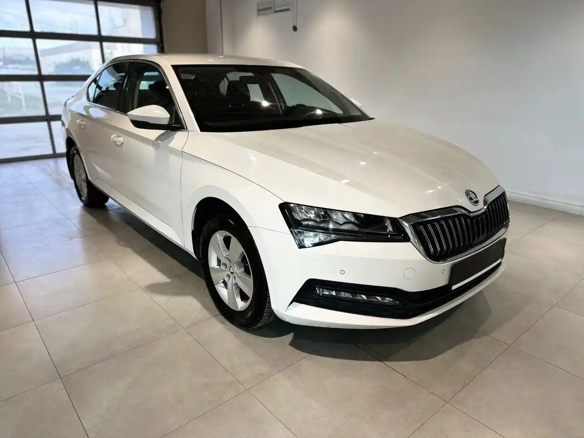 Skoda Superb III — фото 1